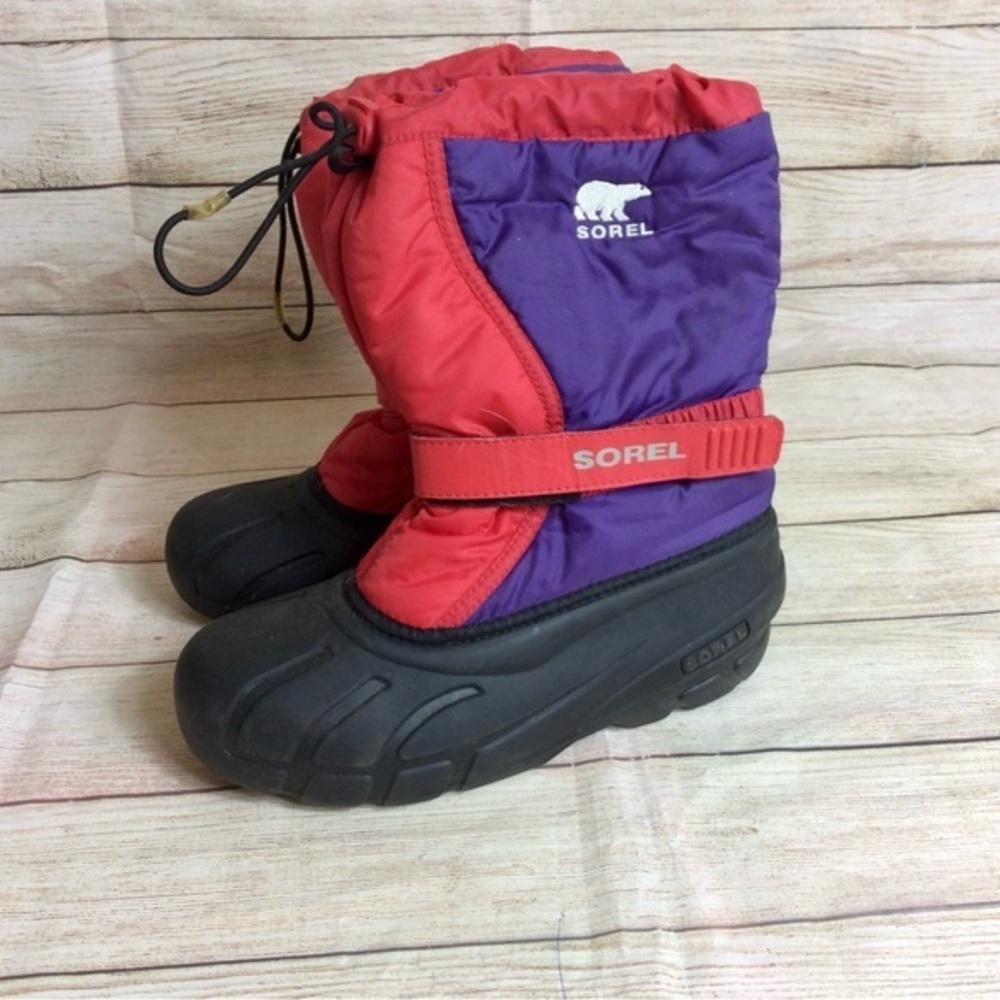 Sorry big girl snow boots. Size 6. (38)
